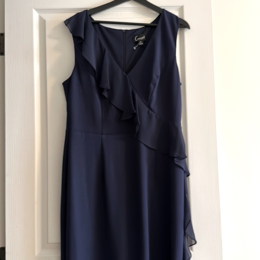 Maxi V neck navy party dress, size 14
So soft and comfortable